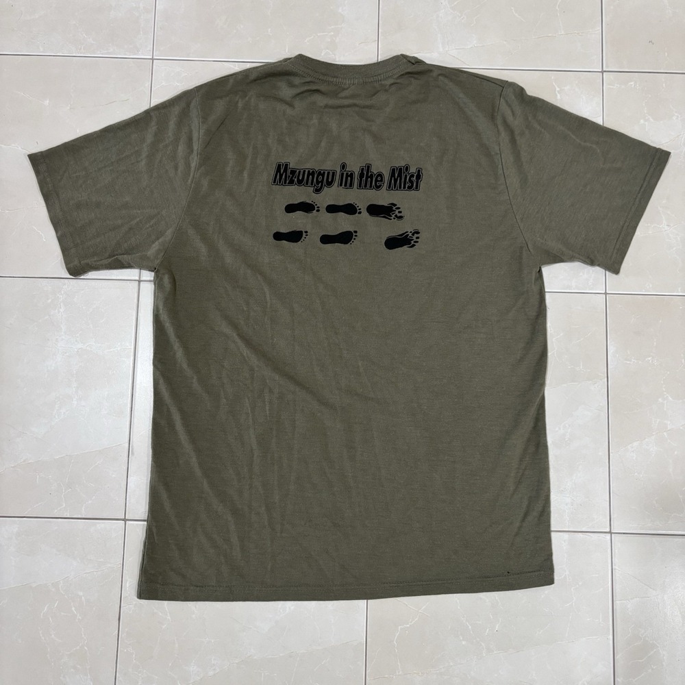 Vintage Mzungu In The Mist T Shirt Africa Movie TV Swahili Mens M Gorilla Animal - Picture 3 of 7